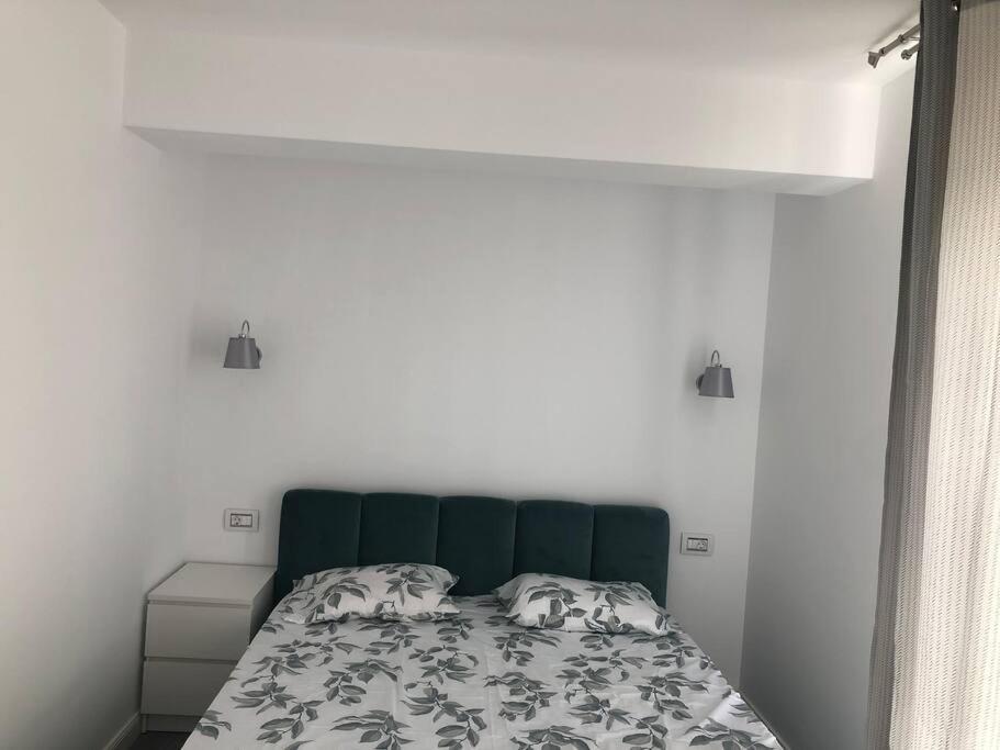 Apartament Otopeni Langa Parc Bagian luar foto