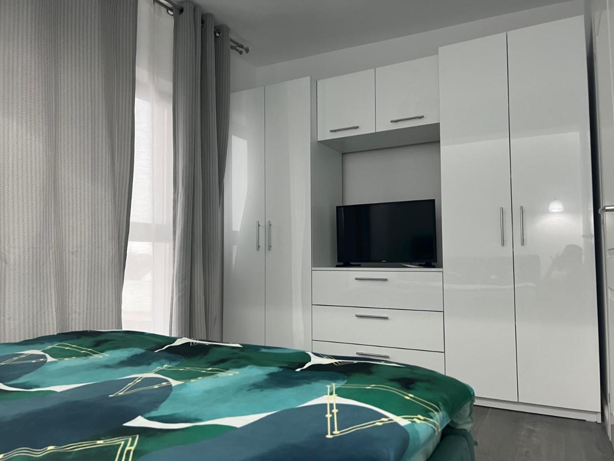 Apartament Otopeni Langa Parc Bagian luar foto